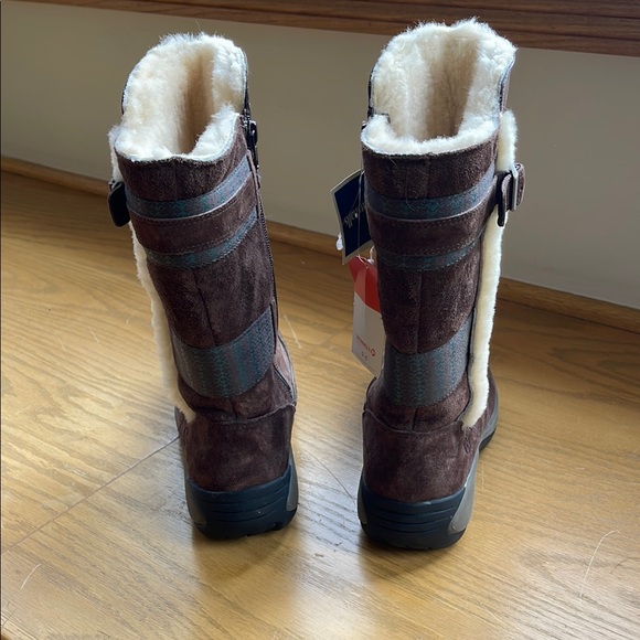 Women's Merrell Brown Shearling Boots - Picture 3 of 8